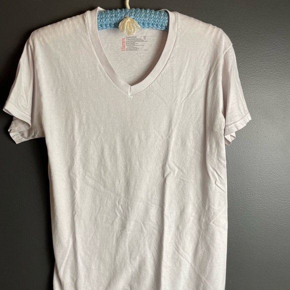 687. Hanes Comfort Soft Undershirt Basic Tee - Picture 2 of 5